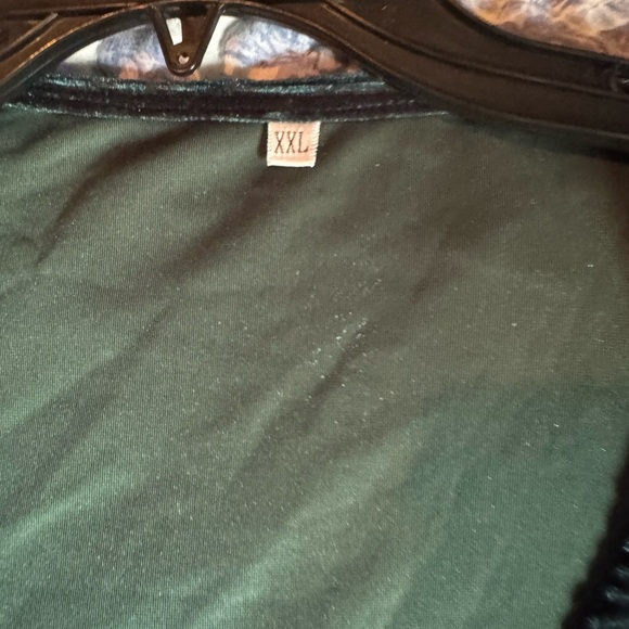 Elegant Velvet Wrap Dress in emerald green - Picture 4 of 6